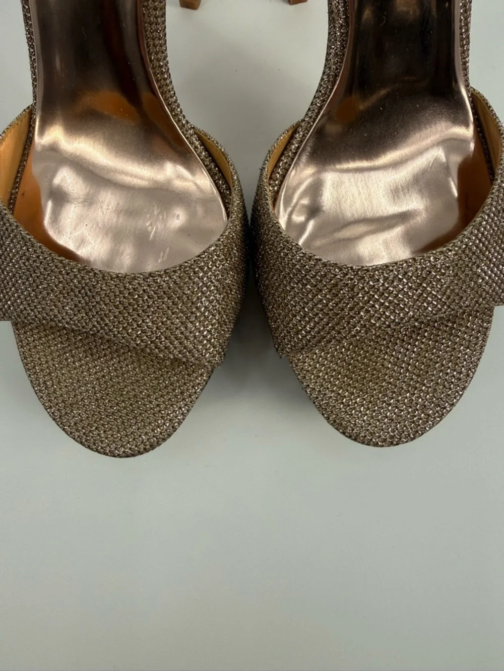 Badgley Mischka Gold Glitter Platform Stiletto Heels Ankle Strap Evening SZ 9